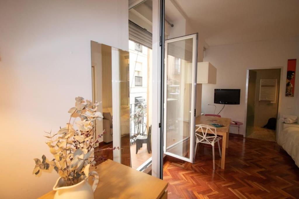 Exclusivo Y Acogedor Apartamento Con Balcon En Chueca, Con Aire Acondicionado Y Calefaccion Madrid Bagian luar foto